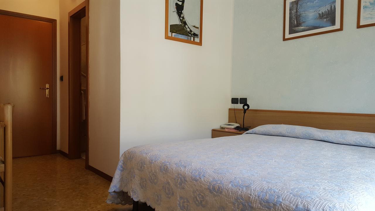 Hotel Firenze Μαλτσεζίνε Εξωτερικό φωτογραφία
