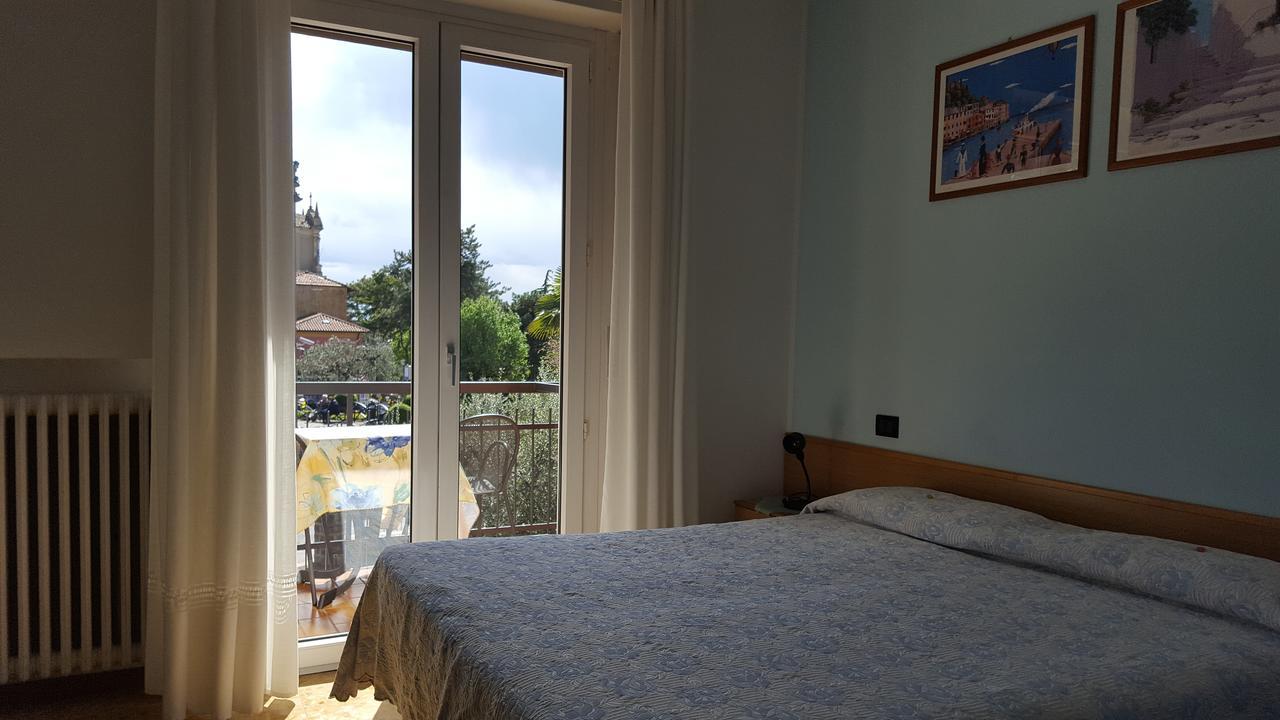 Hotel Firenze Μαλτσεζίνε Εξωτερικό φωτογραφία